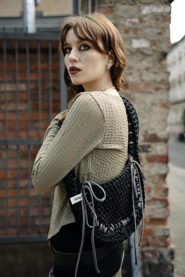 Long stringed bag