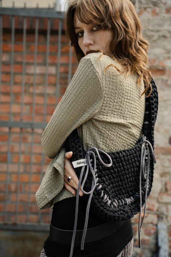 Long stringed bag